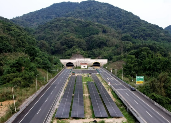 新手炒股配资平台 广西首个全路域全场景交能融合项目全线并网发电